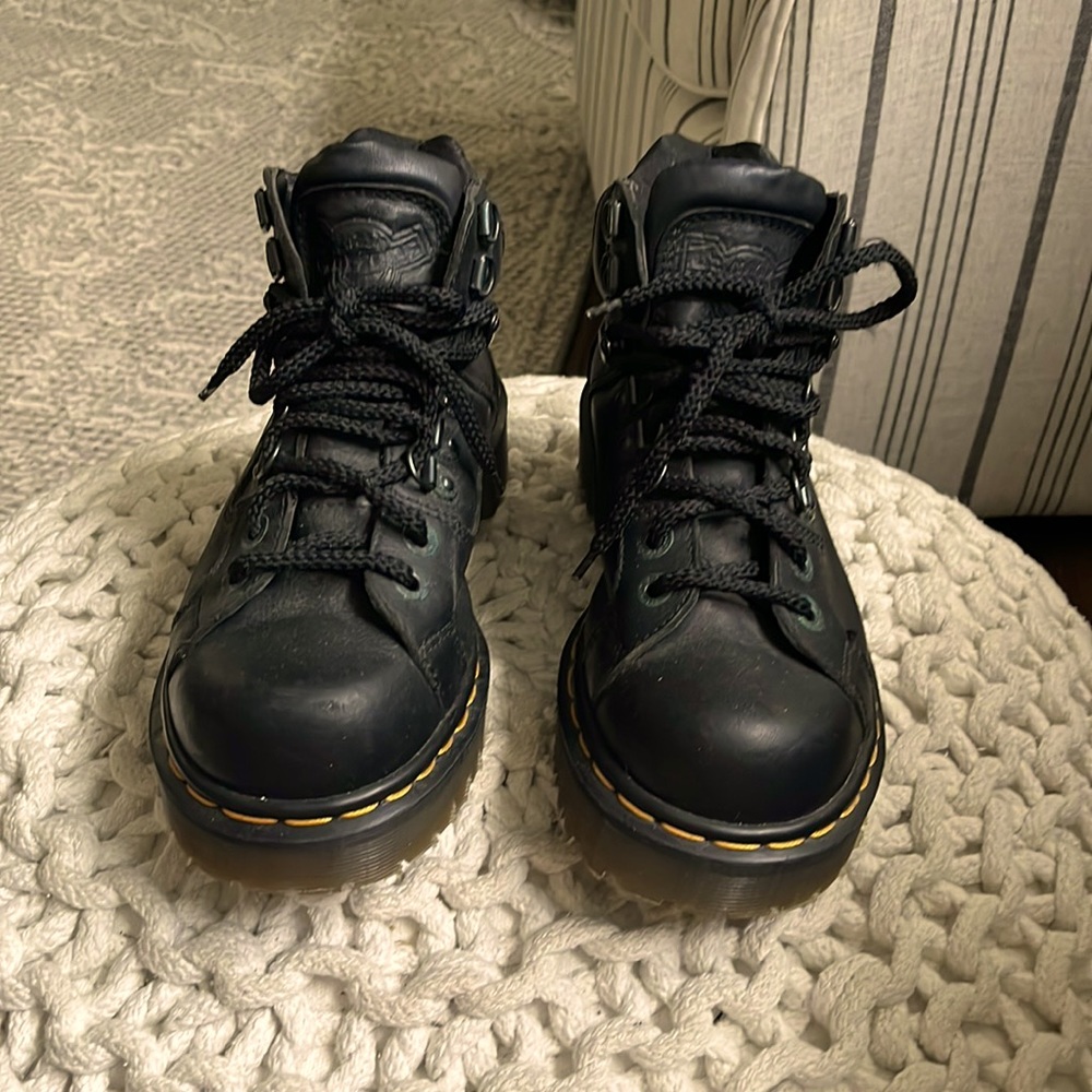 Women’s size 7 shoes, youth size 5.